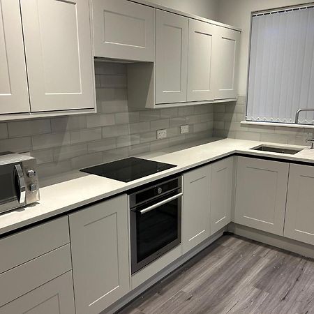 Beachfront Apartment 3 Bedrooms Sleeps 7 - Gateway To The Lake District - Newly Refurbished Morecambe Exterior photo