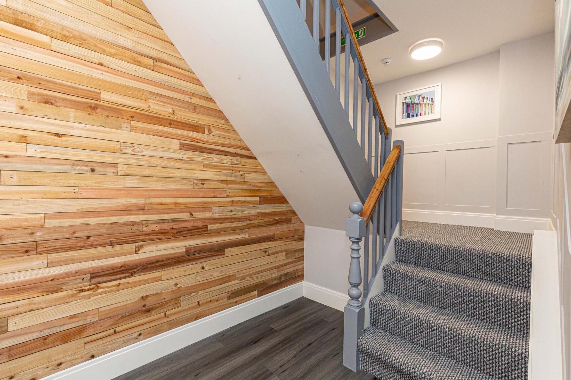 Beachfront Apartment 3 Bedrooms Sleeps 7 - Gateway To The Lake District - Newly Refurbished Morecambe Exterior photo